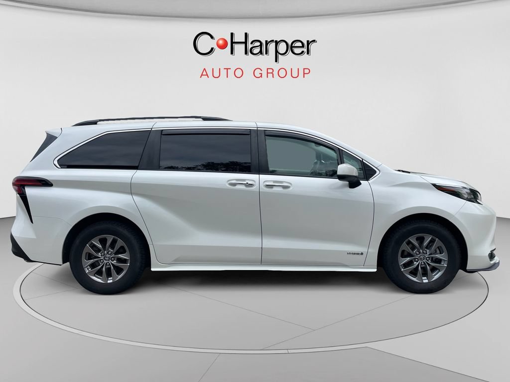 Used 2021 Toyota Sienna XLE w/ XLE Plus Package FWD image 2