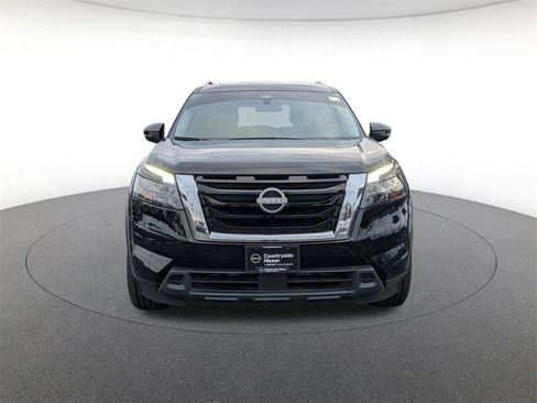 Used 2024 Nissan Pathfinder SV w/ SV Premium Package image 2