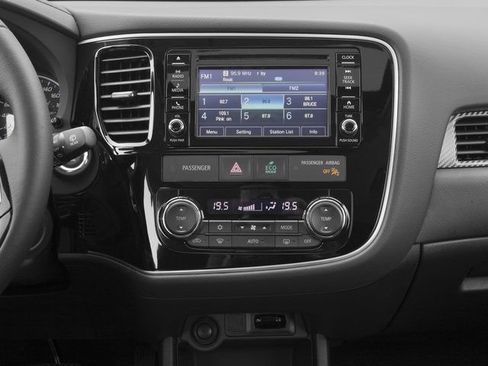 Used 2017 Mitsubishi Outlander SE AWD/4WD image 10