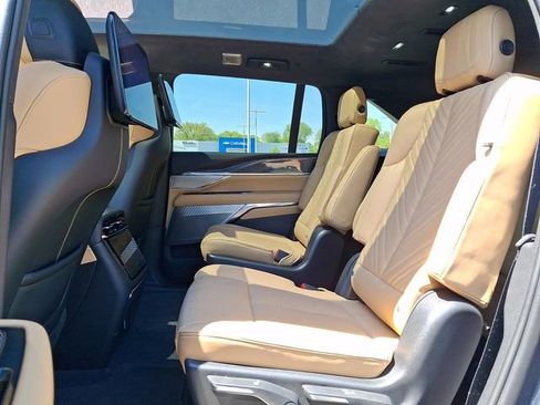 Certified 2025 Cadillac Escalade IQ Luxury 2 AWD/4WD image 8