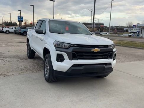 Used 2023 Chevrolet Colorado LT w/ LT Convenience Package image 3