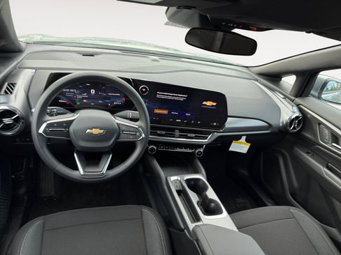 New 2026 Chevrolet Equinox EV LT image 15