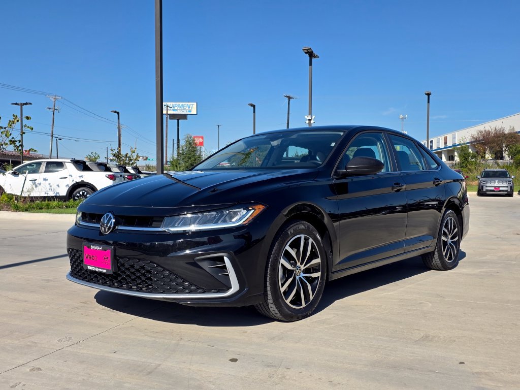 Used 2025 Volkswagen Jetta SE FWD image 3