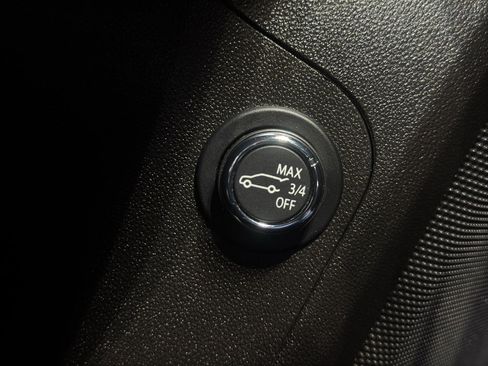 Used 2022 GMC Acadia Denali w/ Black Diamond Edition image 38