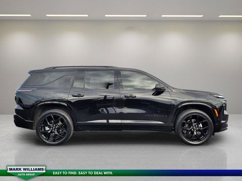 Used 2024 Chevrolet Traverse RS image 2