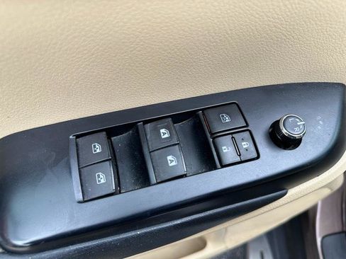 Used 2018 Toyota Highlander XLE FWD image 11