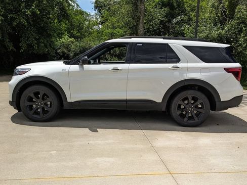 Used 2023 Ford Explorer ST-Line w/ Class IV Trailer Tow Package AWD/4WD image 6
