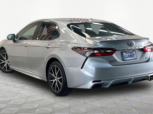 Used 2022 Toyota Camry SE FWD image 4