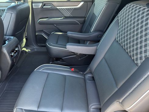 Used 2024 GMC Acadia Denali w/ Super Cruise Package image 26