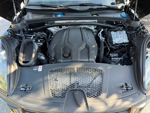 Certified 2026 Porsche Macan AWD/4WD image 19