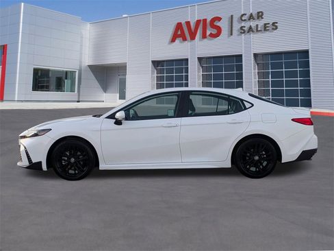 Used 2025 Toyota Camry SE image 10