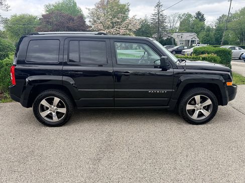 Used 2017 Jeep Patriot High Altitude AWD/4WD image 3
