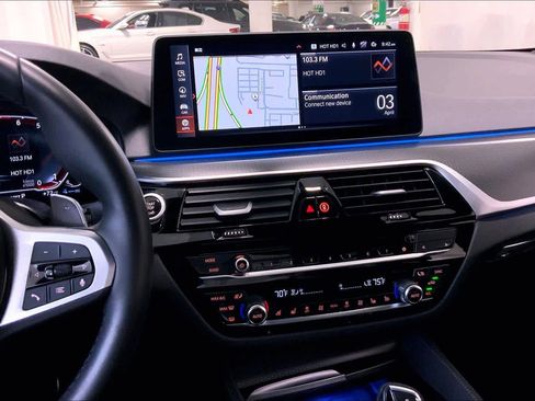 Used 2023 BMW 530e xDrive w/ Premium Package image 6