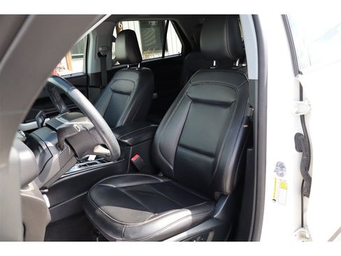 Used 2022 Ford Explorer XLT w/ Equipment Group 202A RWD image 10