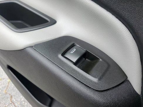 Used 2022 Chevrolet Equinox LS FWD image 13