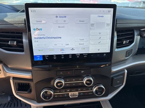 Used 2023 Ford Expedition XLT image 23