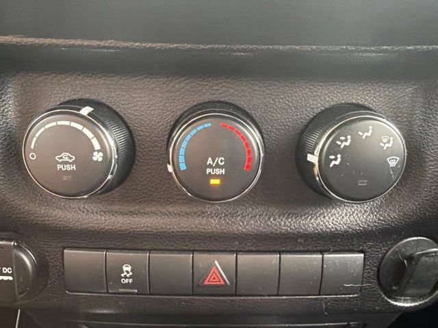 Used 2015 Jeep Wrangler Unlimited Sport w/ Connectivity Group AWD/4WD image 21