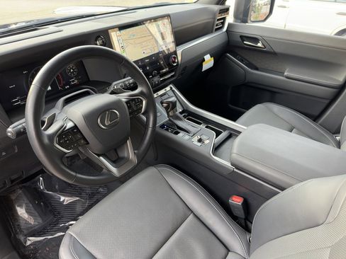 Used 2024 Lexus GX 550 image 11