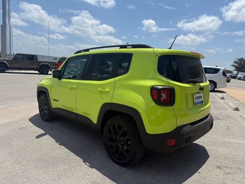 Used 2017 Jeep Renegade Altitude FWD image 3