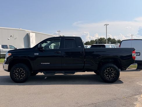 Used 2017 Toyota Tundra SR5 AWD/4WD image 9