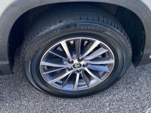 Used 2019 Toyota Highlander SE image 15