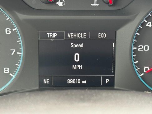 Used 2018 Chevrolet Equinox LT image 18