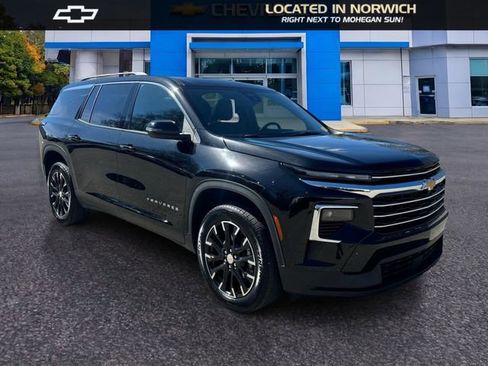 Used 2025 Chevrolet Traverse LT w/ Sun and Wheel Package AWD/4WD image 3