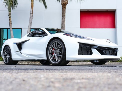 Used 2024 Chevrolet Corvette Z06 w/ Battery Protection Package image 4