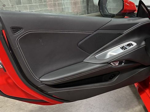 Used 2021 Chevrolet Corvette Stingray Coupe w/ Z51 Performance Package image 26