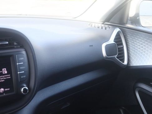 Used 2023 Kia Soul LX w/ LX Technology Package FWD image 21