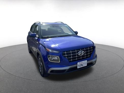 Used 2025 Hyundai Venue SEL image 3