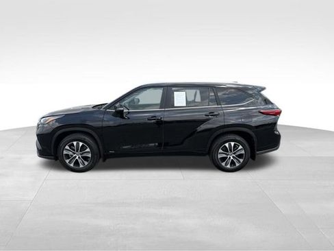 Used 2023 Toyota Highlander XLE AWD/4WD image 5