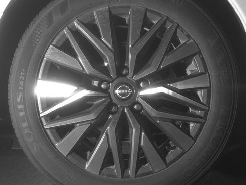 Used 2025 Nissan Altima 2.5 SV FWD image 15