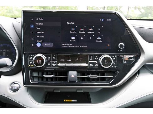 Used 2023 Toyota Highlander Limited FWD image 24