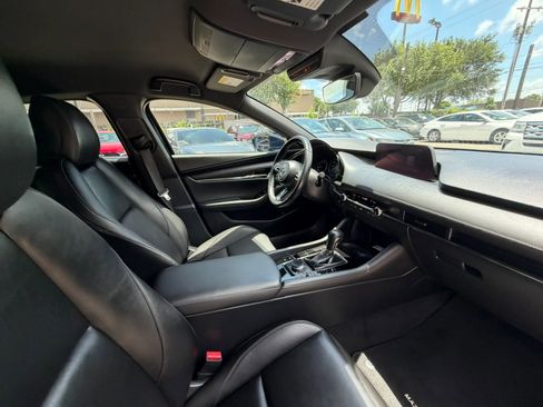 Used 2020 MAZDA MAZDA3 Hatchback w/ Preferred Package FWD image 19