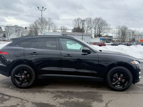 Used 2019 Jaguar F-PACE Prestige image 4