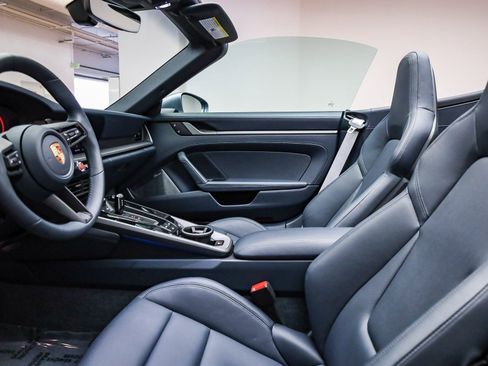 Used 2025 Porsche 911 Carrera image 18