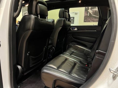 Used 2018 Jeep Grand Cherokee Overland image 34