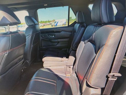 Used 2024 Honda Pilot TrailSport image 7
