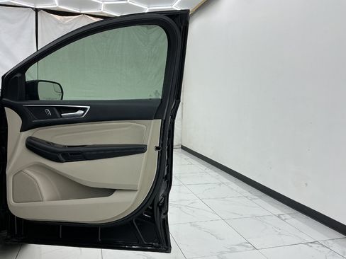 Used 2016 Ford Edge Titanium FWD image 22