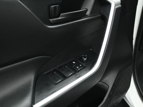 Used 2024 Toyota RAV4 LE image 9