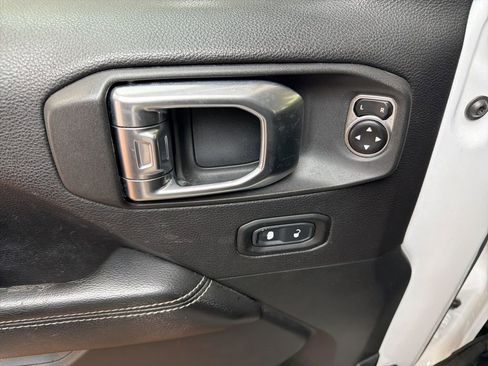 Used 2020 Jeep Gladiator Overland AWD/4WD image 21
