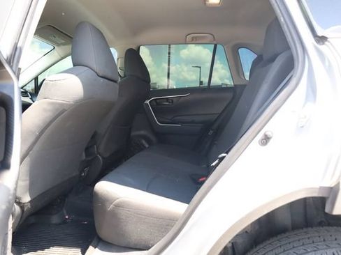 Used 2021 Toyota RAV4 LE AWD/4WD image 28