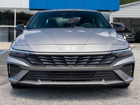 Certified 2025 Hyundai Elantra Sport FWD image 3