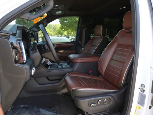 Used 2024 GMC Sierra 3500 Denali Ultimate image 9