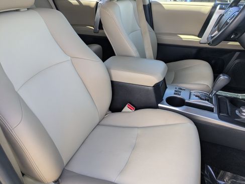 Used 2022 Toyota 4Runner SR5 Premium w/ Moonroof Package AWD/4WD image 11