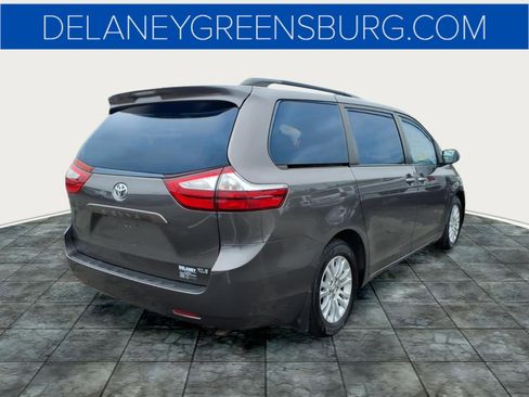 Used 2016 Toyota Sienna XLE FWD image 3