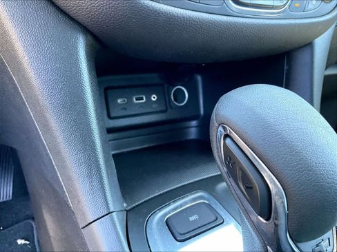 Used 2023 Chevrolet Equinox LT w/ Driver Convenience Package AWD/4WD image 25