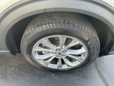 Used 2022 Ford Explorer Limited w/ Equipment Group 301A image 34