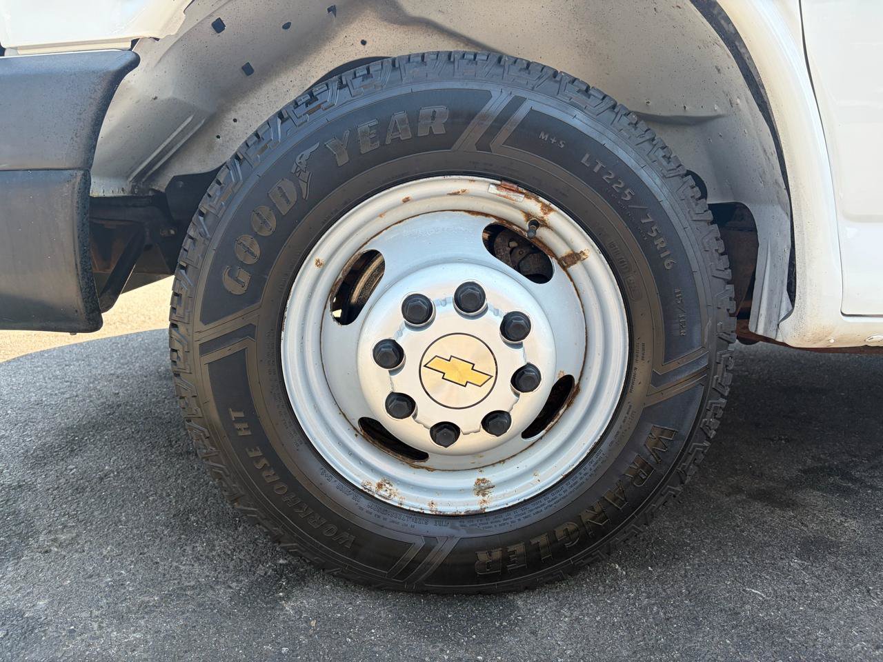 Used 2016 Chevrolet Express 3500 RWD image 11